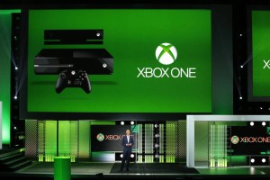 Microsoft proti Sonyju: konkurenčni konzoli Xbox One in PS4 