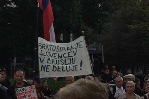 Vztrajniki: "Bratuširanje Slovencev v Bruslju ne deluje!"