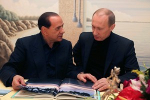 Putin obiskal prijatelja Berlusconija: mu je prinesel ruski potni list?