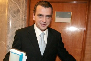 Stric Kučan se je uštel in Sašo Peče ne bo generalni sekretar DZ