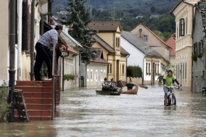 Krka še narašča, Kostanjevica pod vodo