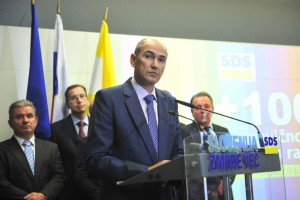 Izvršilni odbor SDS zavrnil ponujeni odstop Janeza Janše