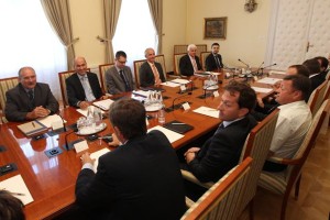 Koalicija: Fiskalno pravila mora v ustavo; o rekonstrukciji vlade ni bilo govora