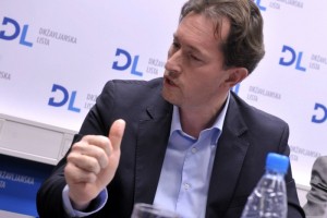 Virantova skupina za 16 strani dolgo študijo pokasirala kar 11.616 evrov