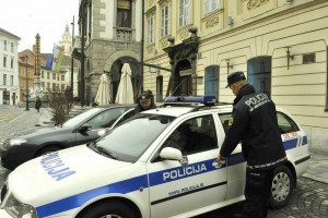 NPU na Mestni občini Ljubljana, policija odpeljala Matejo Duhovnik
