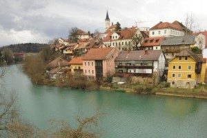 Na lokalni ravni možne vsakršne koalicije, vse več nestrankarskih kandidatov in list 