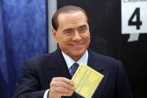 Berlusconi bi kljub grožnji zapora in težavah z zakonom zmagal na volitvah