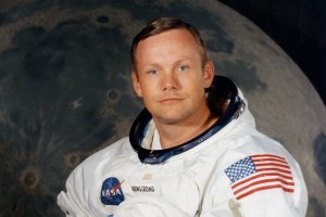 Neil Armstrong, prvi človek na Luni, bo pokopan v morju