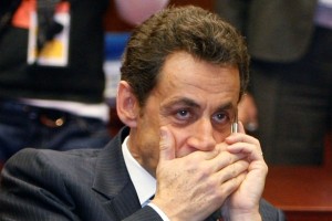 Sarkozyju po nalogu sodišča prisluškujejo že skoraj leto dni