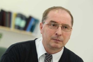 Rahlo nervozni in paranoični tožilec 