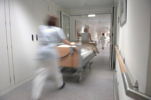 Zdravnici Nadi Cesarec pol leta zapora zaradi opustitve zdravniške pomoči