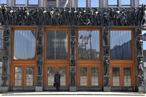Državnozborske volitve v številkah: Delež izglasovanih poslank vsakič nizek
