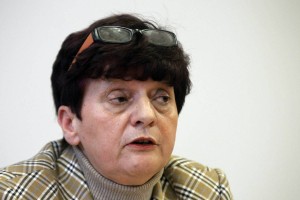 Bratuškovo pozivajo, naj podpre direktorico zavoda za zaposlovanje