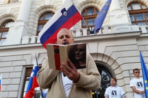 Primc: Zloraba človekovih pravic in dostojanstva se lahko primerja s pedofilijo