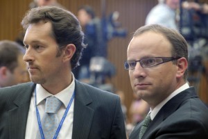 Sredinski trojček čaka odgovore strank