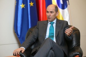 Poslanci o Janševem mandatu želijo dodatna pravna mnenja