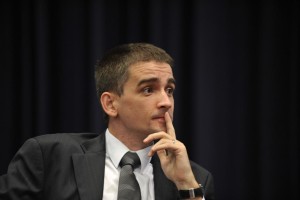 Ekonomist Bernard Brščič: Slovenija tone, gre dol