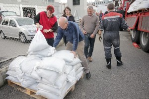 Na Severnem Primorskem razdelili okoli 6000 protipoplavnih vreč