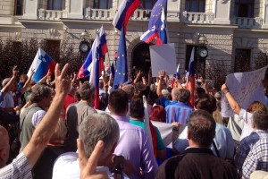 Protest pred vrhovnim sodiščem: Kučana v zapor, Masleša povej!