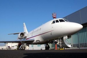 Falcon poškodovan: vojaški piloti z letalom naravnost v točo