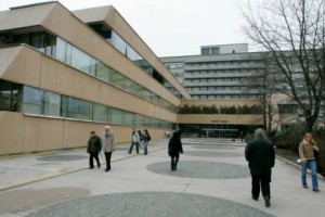 Svet UKC Ljubljana opozarja na kadrovske in prostorske težave urgence