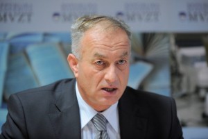 Europol s tiralico išče šefa direktorata za investicije na ministrstvu za izobraževanje