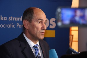SDS: Slovenija je na robu bankrota, vlada pa je popolnoma nesposobna