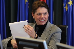 Anketa: Bratuškova bo dobila zaupnico