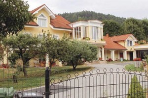 Nepremičninski nesmisel: razkošna vila slovenjegraške sodnice vredna pičlih 92 tisoč evrov?