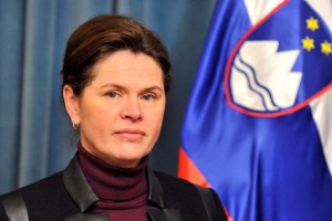 Bratuškova bo začasno kar sama vodila ministrstvo za zdravje 