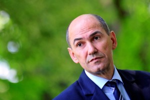 Janša na Irskem o ukrepih za zagotavljanje stabilnosti bančnega sistema