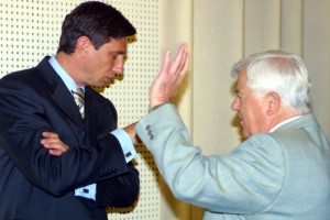 Kučan nad Pahorja: Povej resnico o stricih iz ozadja!