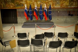 Predvidenega odločanja o referendumskih spremembah danes ne bo