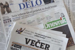 SDS: Medijski razpis je farsa in nagrada vladi prijaznim, postkomunističnim medijem