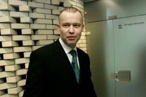 Lahovnik: Bogati lastniki propadlih podjetij so kot veverice poskrili premoženje
