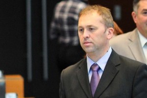 Poslanec Simčič (Desus) naj bi ponaredil srednješolsko spričevalo