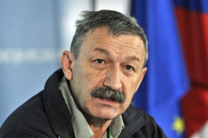 Poveljnik CZ poslancem: Pustite "politična prepucavanja" pri miru!