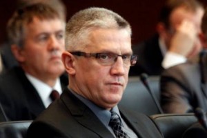 Vinjeni poslanec Vilfan povzročil hudo prometno nesrečo in odstopil