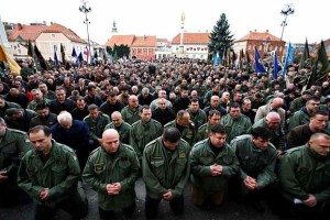 Hrvati šokirani: Vojni veteran se je zažgal pred ministrstvom