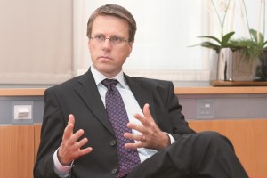 Na varno pred novo vlado - tudi minister Žbogar si išče evropsko službo