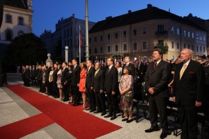 Vlada ne vidi razloga, da tudi v prihodnje himne ne bi izvajali kot na proslavi ob dnevu državnosti