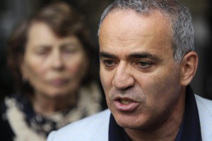 Gari Kasparov se vrača v šahovsko areno: tekmoval bo prvič po 12 letih