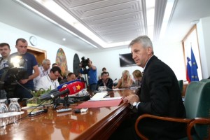 Vogrinov cirkus: Mandatarja ni predstavil, ime in program obljublja za jutri