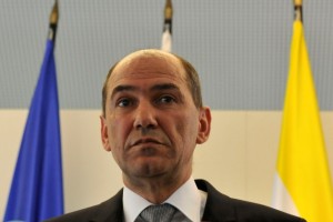 Janša: Večanje proračunskega dolga in porabe je podobno vožnji po avtocesti v nasprotno smer