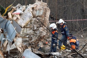 Poljski izvedenci na razbitinah predsedniškega letala našli sledi razstreliva