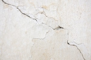 Inšpekcijske službe ostajajo v zastareli, potresno dvomljivi stavbi