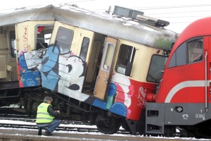 18 poškodovanih v trčenju vlakov v Vižmarjih