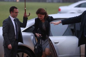 FOTO: Promenada vladne koalicije z audiji in beemweji na Brdu pri Kranju