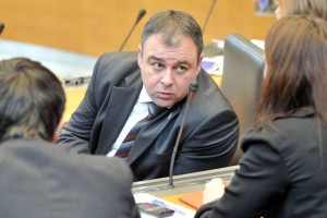 Diplomska naloga poslanca SDS Krivca ni plagiat, stranka od medijev zahteva opravičilo