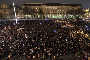 V Budimpešti novi množični protesti proti Orbanovi vladi